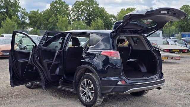2018_toyota_rav4-pic-1635647594444722977-1024×768-1
