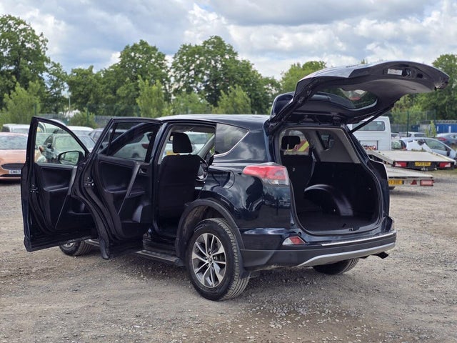 2018_toyota_rav4-pic-1635647594444722977-1024×768-1